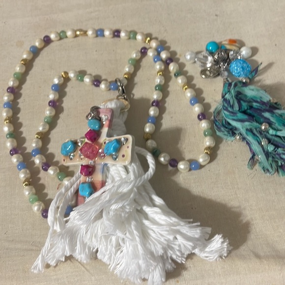 Religious beaded cross necklace. - Picture 3 of 4